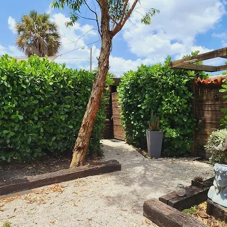 Private Aparment Studio In The Hard Of Miami Unit # 6 Opa-locka Exterior photo